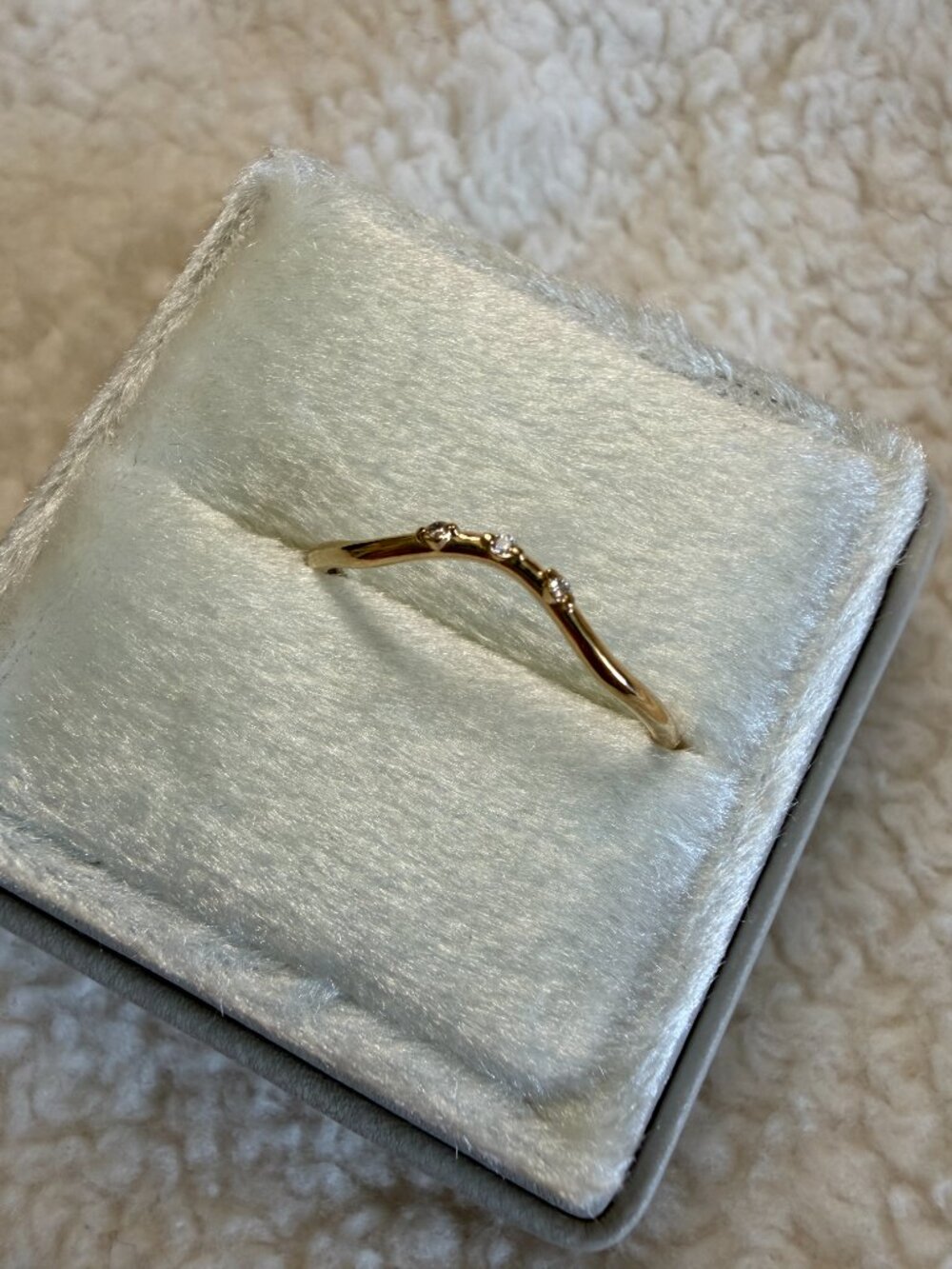 Unworn Melanie Casey Trio Band, 14k yellow gold with 3 diamonds | Size 6.5